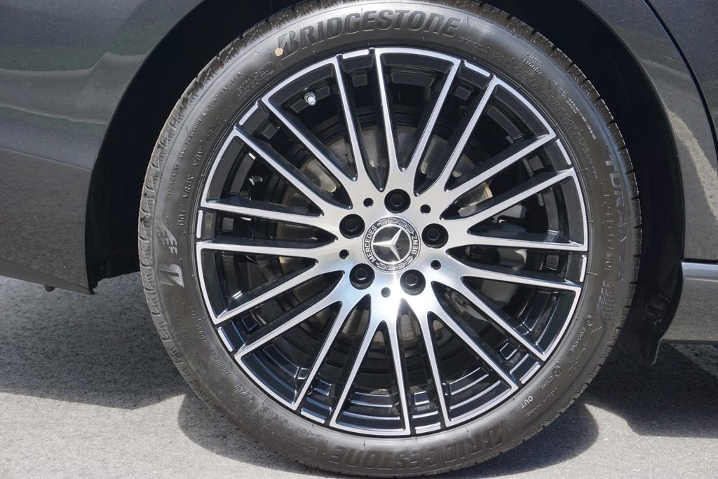 Used 2025 Graphite Gray Metallic Mercedes-Benz C 300 image 16