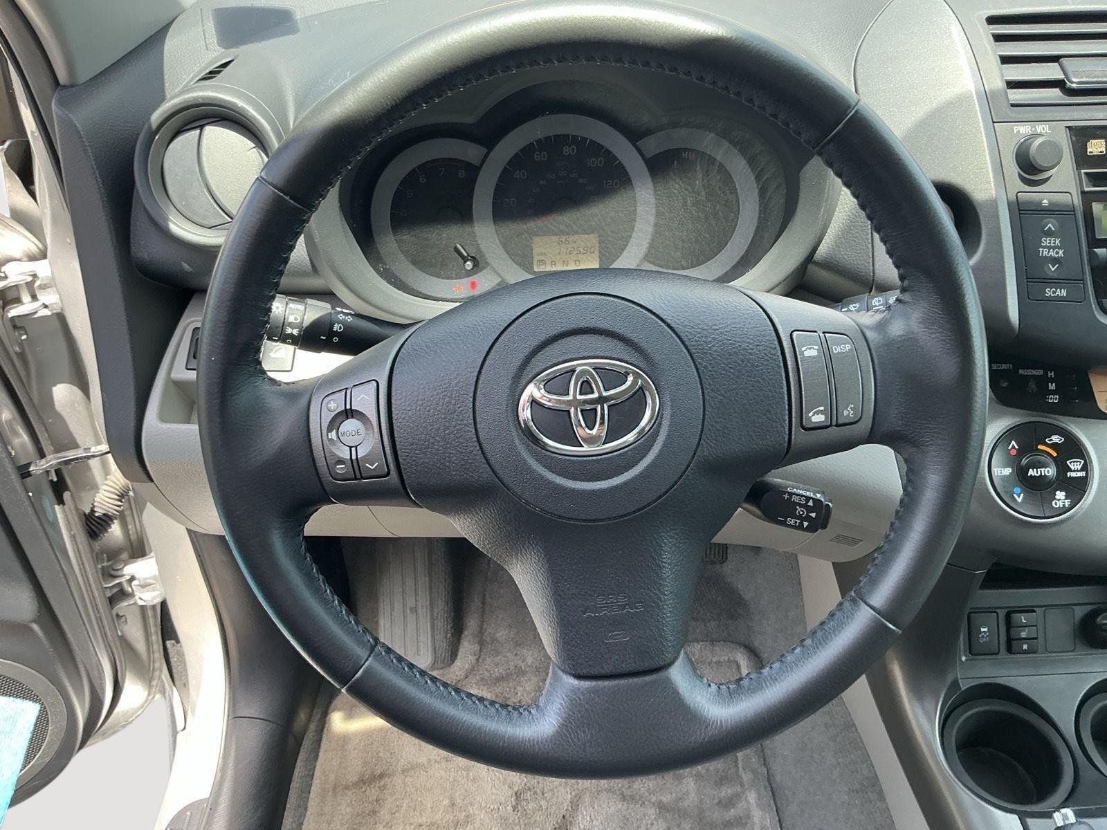 Used 2011 Classic Silver Metallic TOYOTA Limited image 8