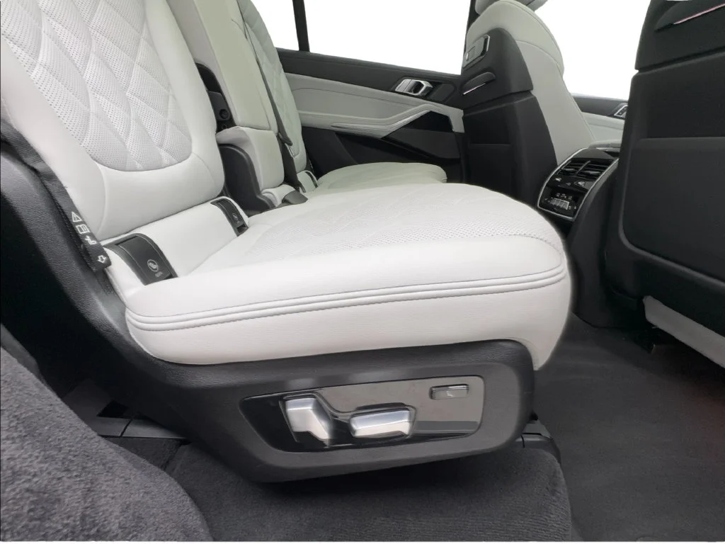 Used 2024 White BMW xDrive40i image 37