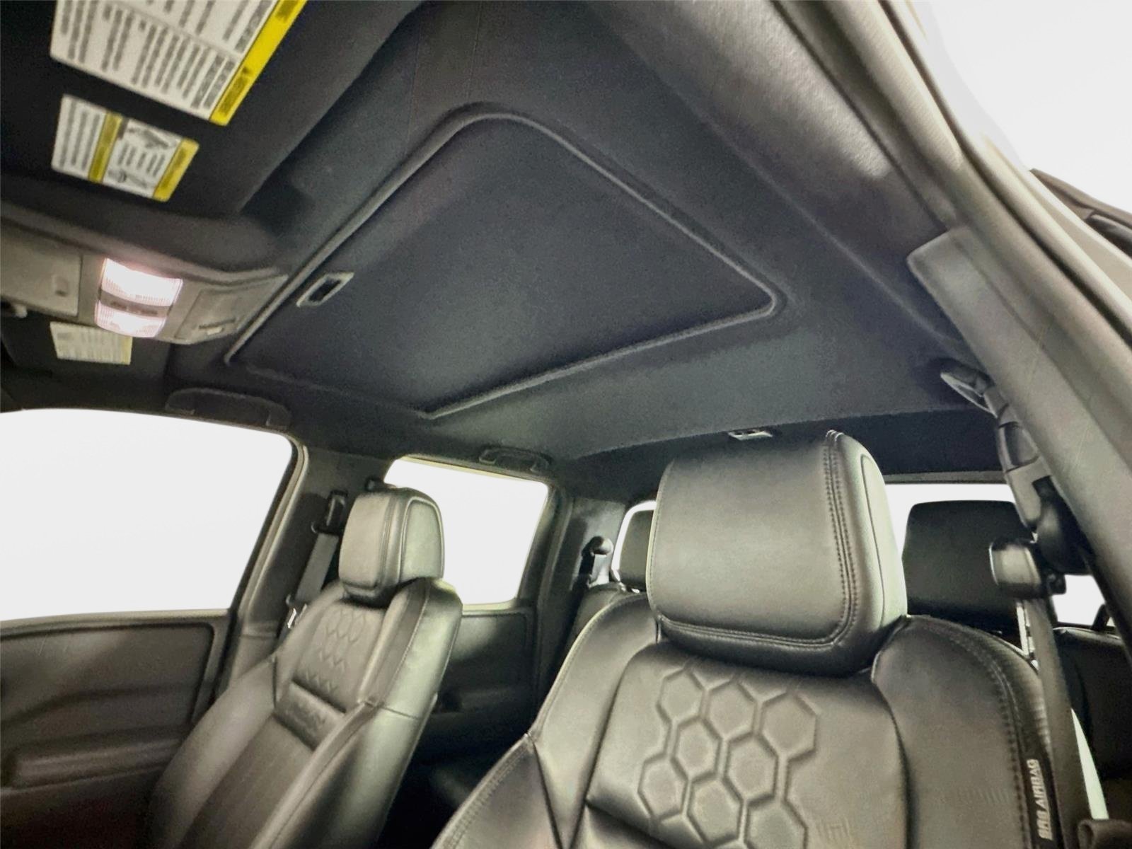 Used 2022 Boulder Grey Pearl Nissan PRO-4X image 14