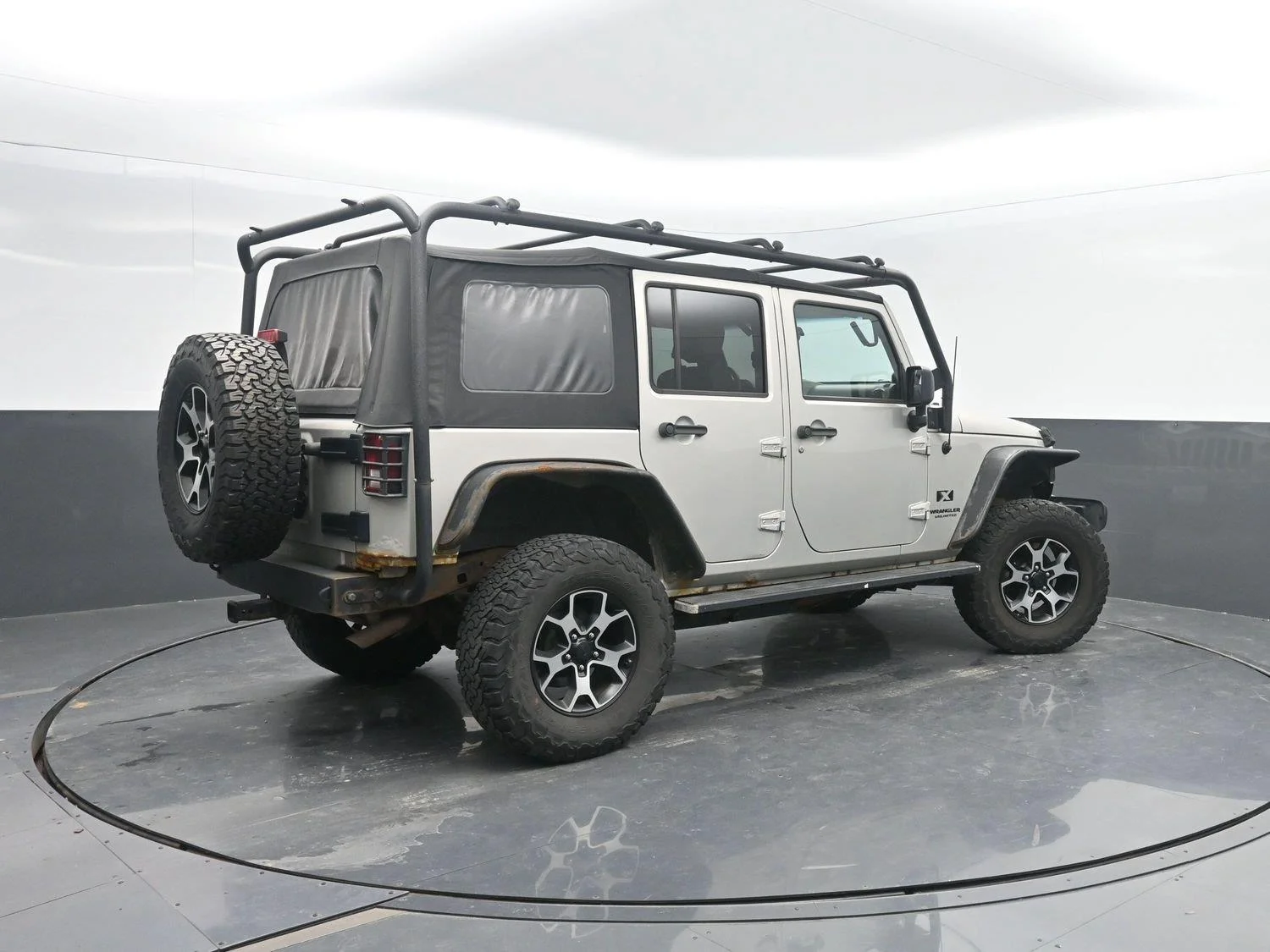 Used 2007 Jeep Wrangler Unlimited X with VIN 1J4GA39197L114686 for sale in Charles City, IA