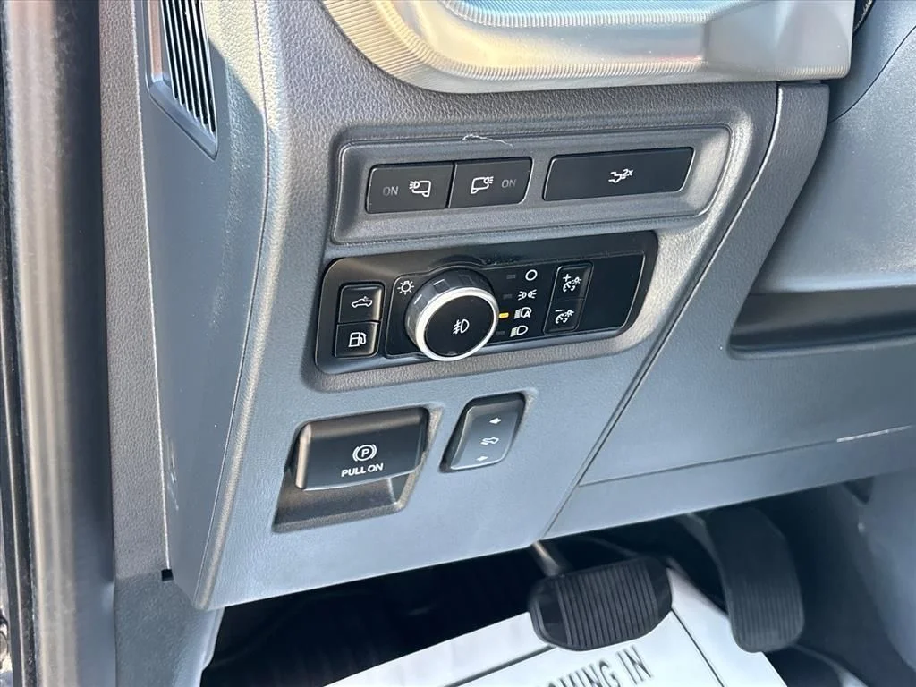 Used 2024 Blue Ford Lariat image 27