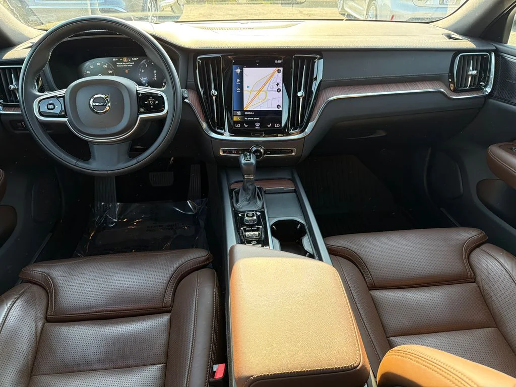 Used 2021 Green Volvo T5 image 23