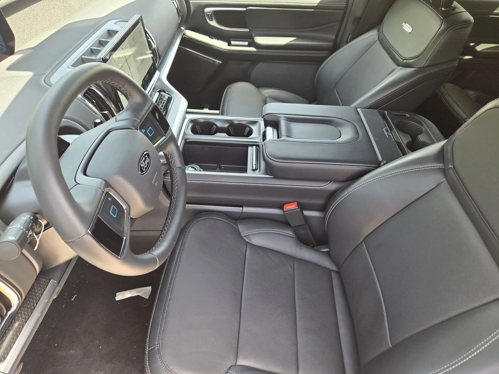 New 2026 Star White Metallic Tri-Coat Ford Platinum® image 8