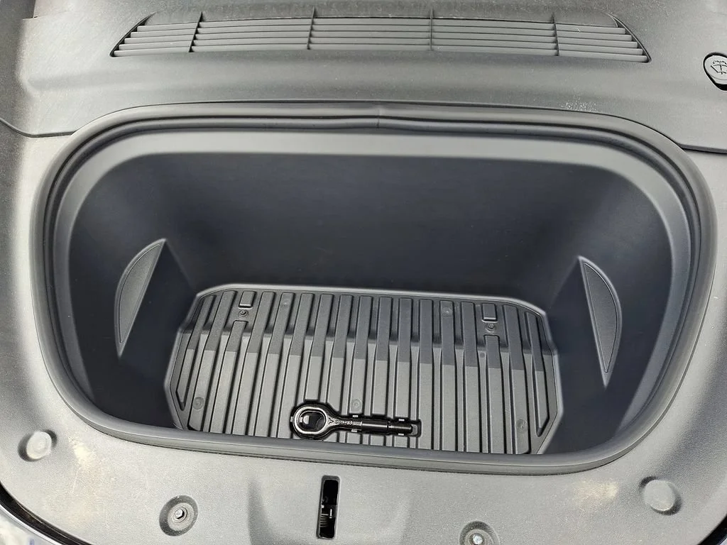 Used 2023  Tesla Long Range image 29