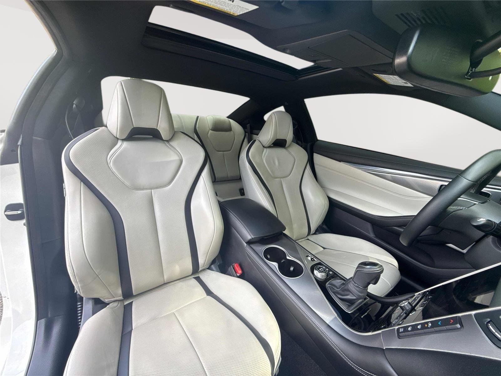Used 2022 Pure White INFINITI LUXE image 28