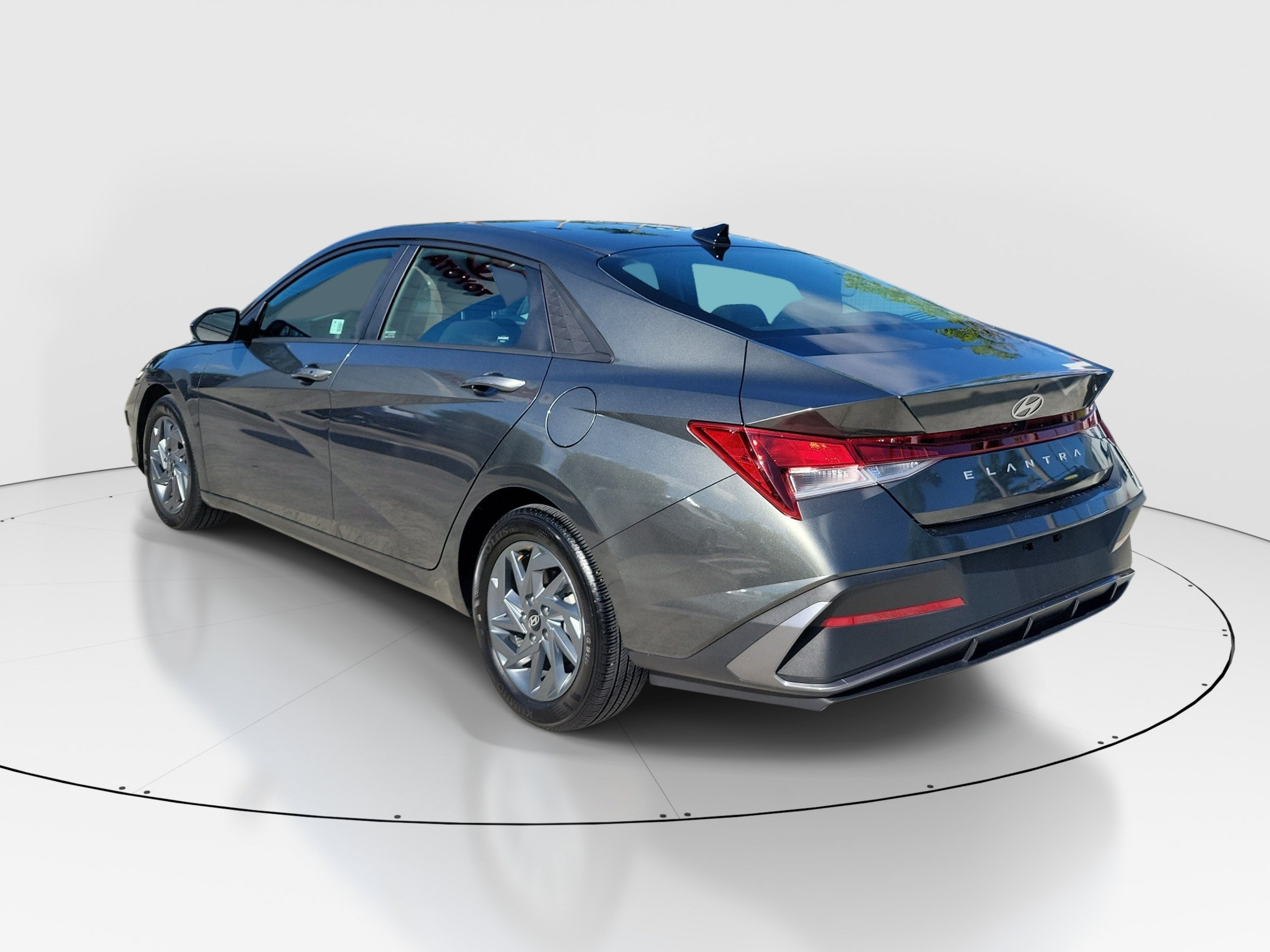 Used 2024 Amazon Gray Hyundai SEL image 5