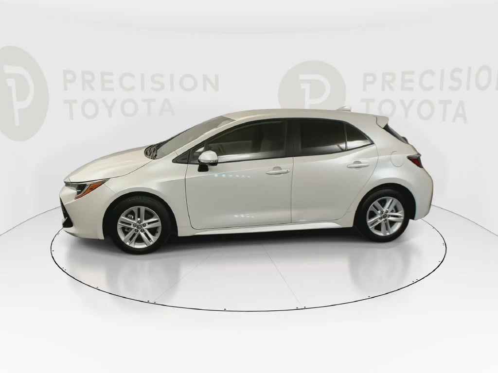 Used 2021 Wind Chill Pearl Toyota SE image 13