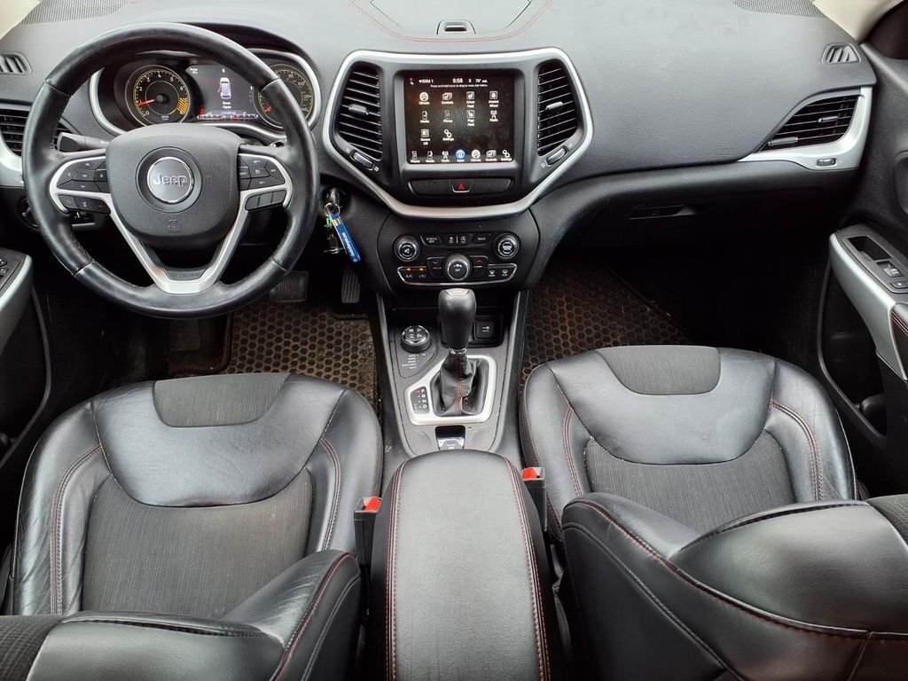 Used 2018 Gray Jeep Trailhawk image 11