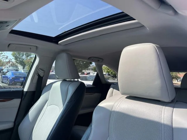 Used 2018 White Lexus 350L image 35