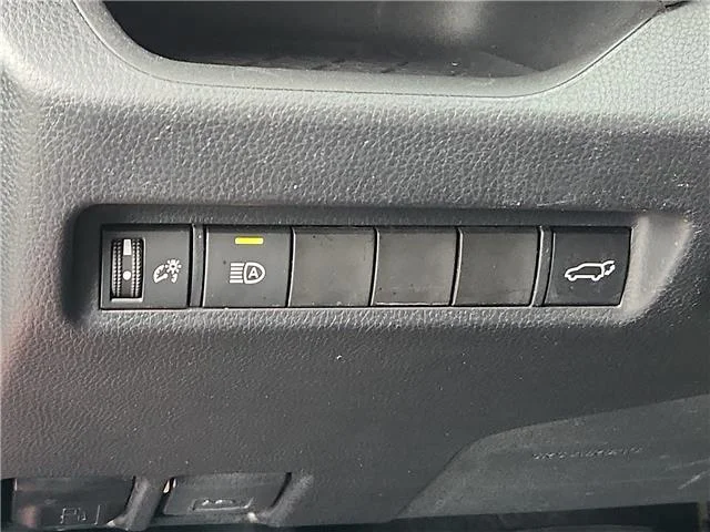 Used 2021 Red Toyota XLE Premium Front-wheel Drive image 11