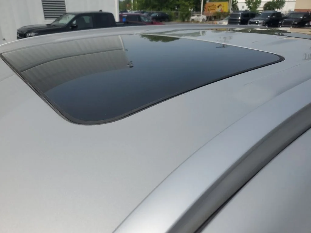Used 2022 Silver Hyundai Limited image 12