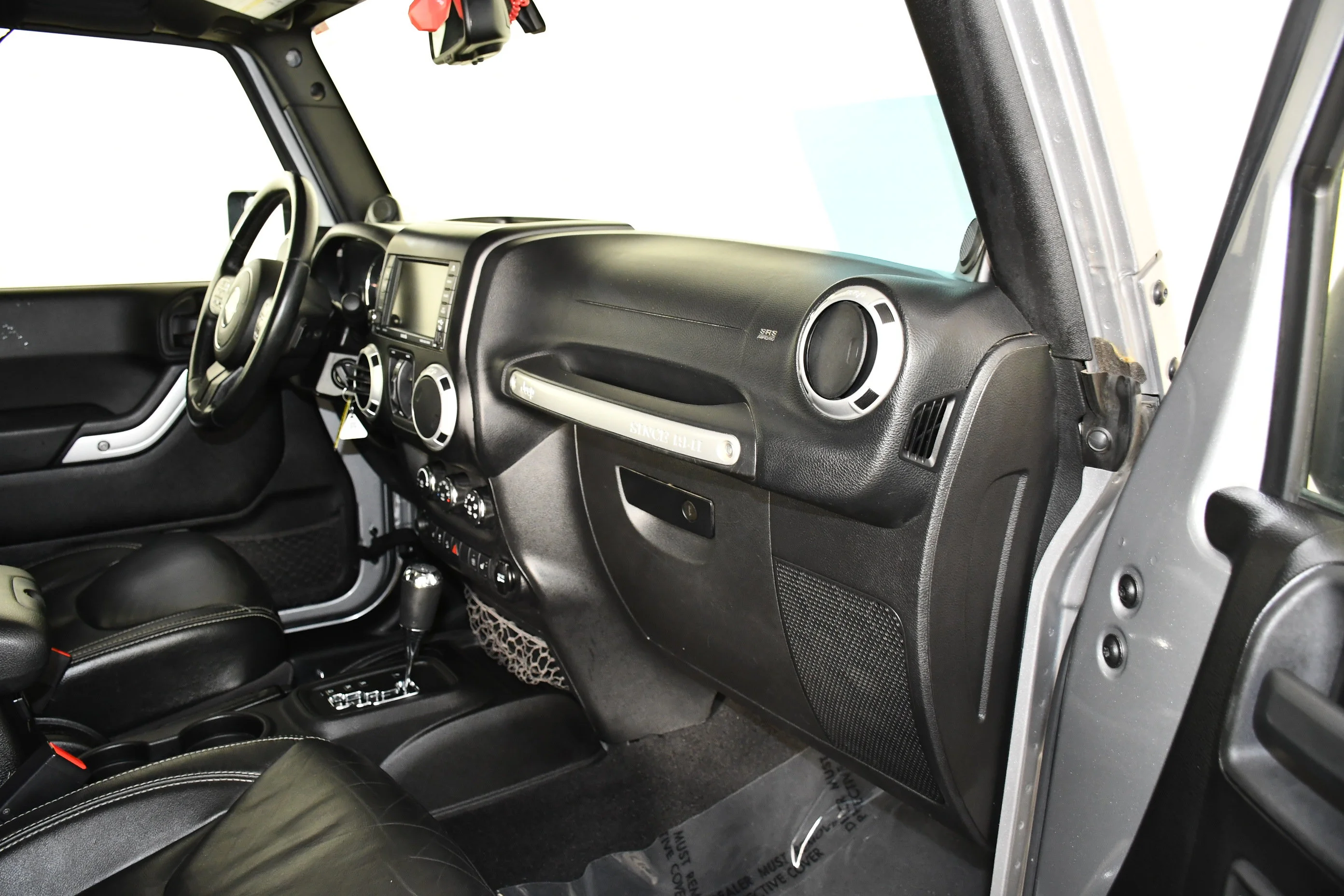 Used 2013 Billet Silver Metallic Jeep Sahara image 39