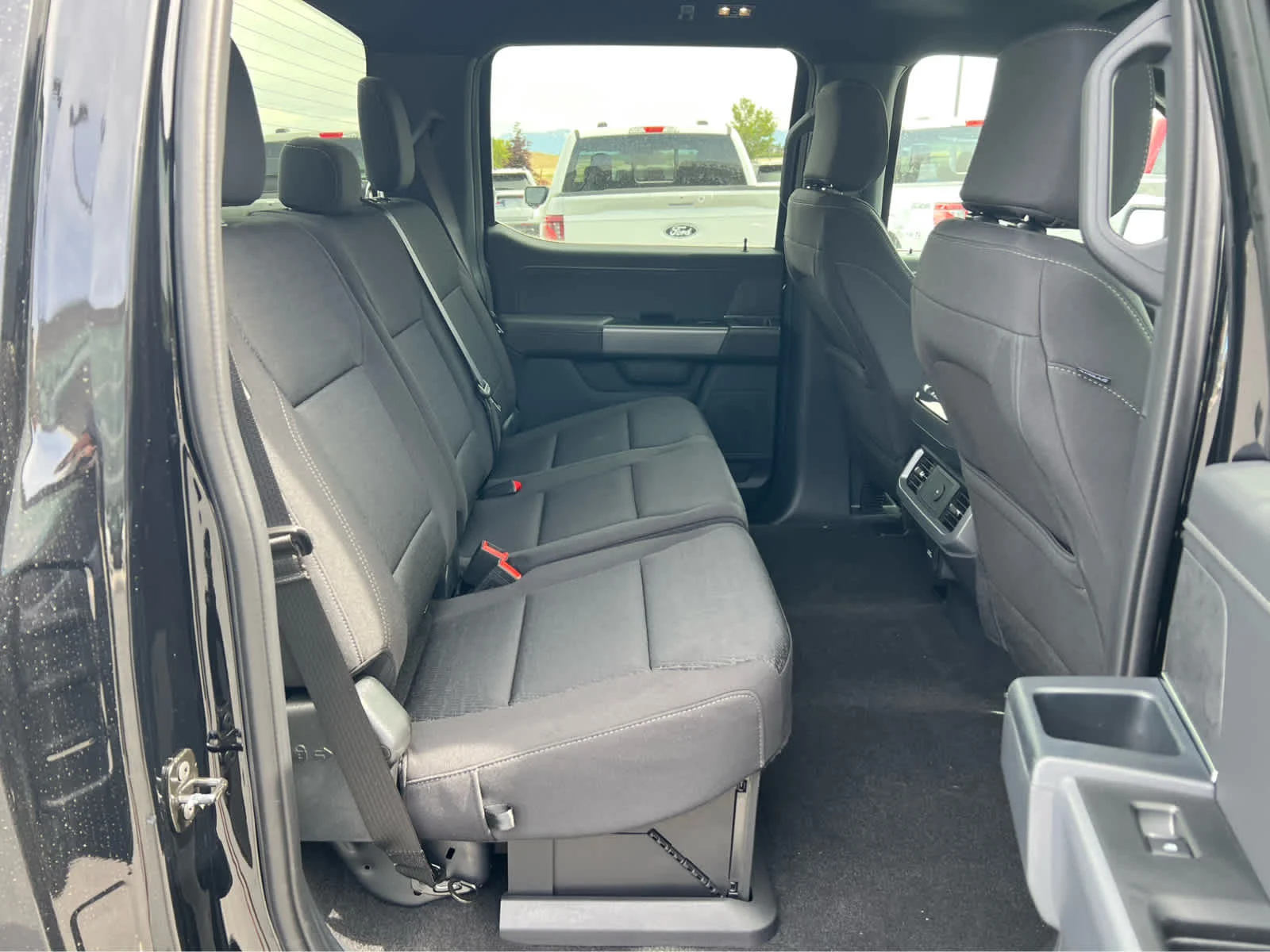 New 2026 Agate Black Metallic Ford XLT image 25
