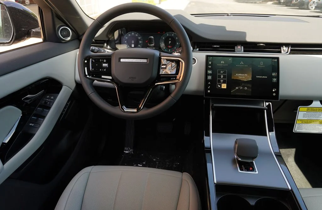 New 2026 Santorini Black Land Rover S image 15