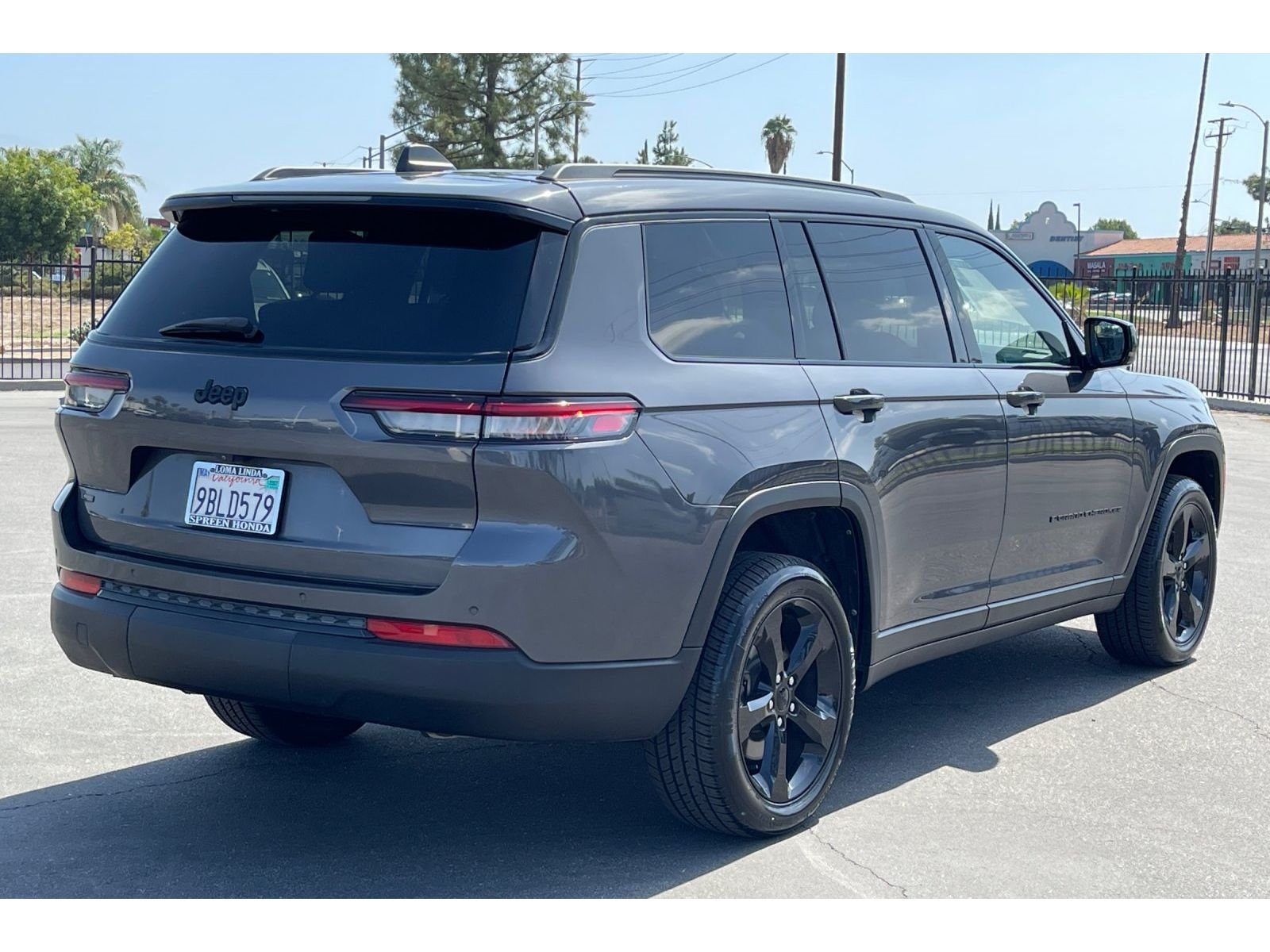 Used 2022 Baltic Gray Metallic Clearcoat Jeep Altitude image 6