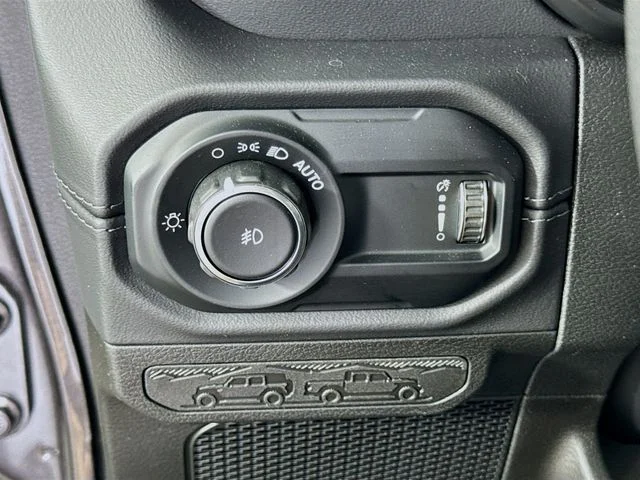 2025 Jeep Wrangler 4-Door Sahara - Photo 10