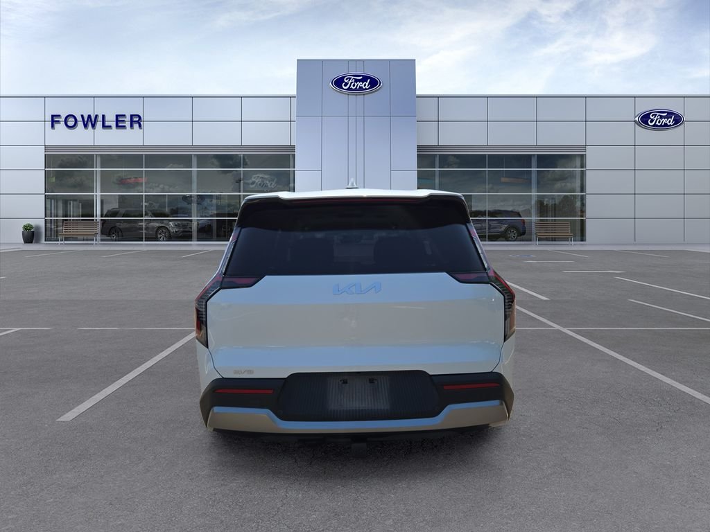 Used 2024 White Kia Light Long Range image 6