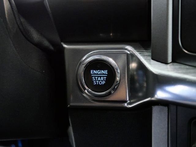 Used 2021 White Ford Lariat image 27