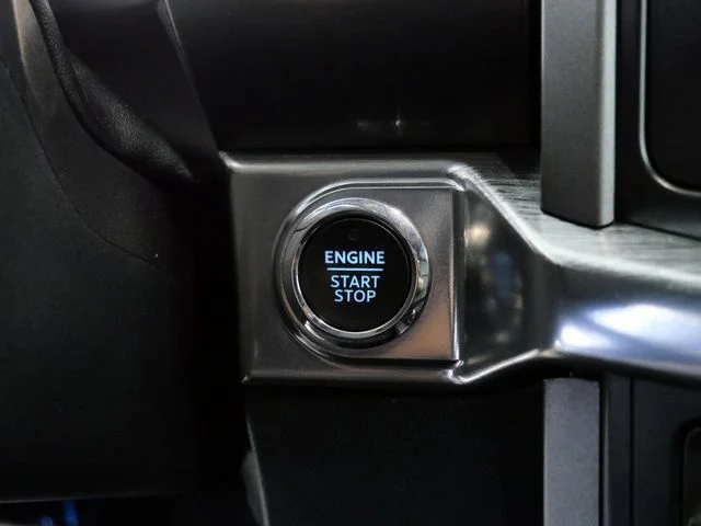 Used 2021 White Ford Lariat image 27