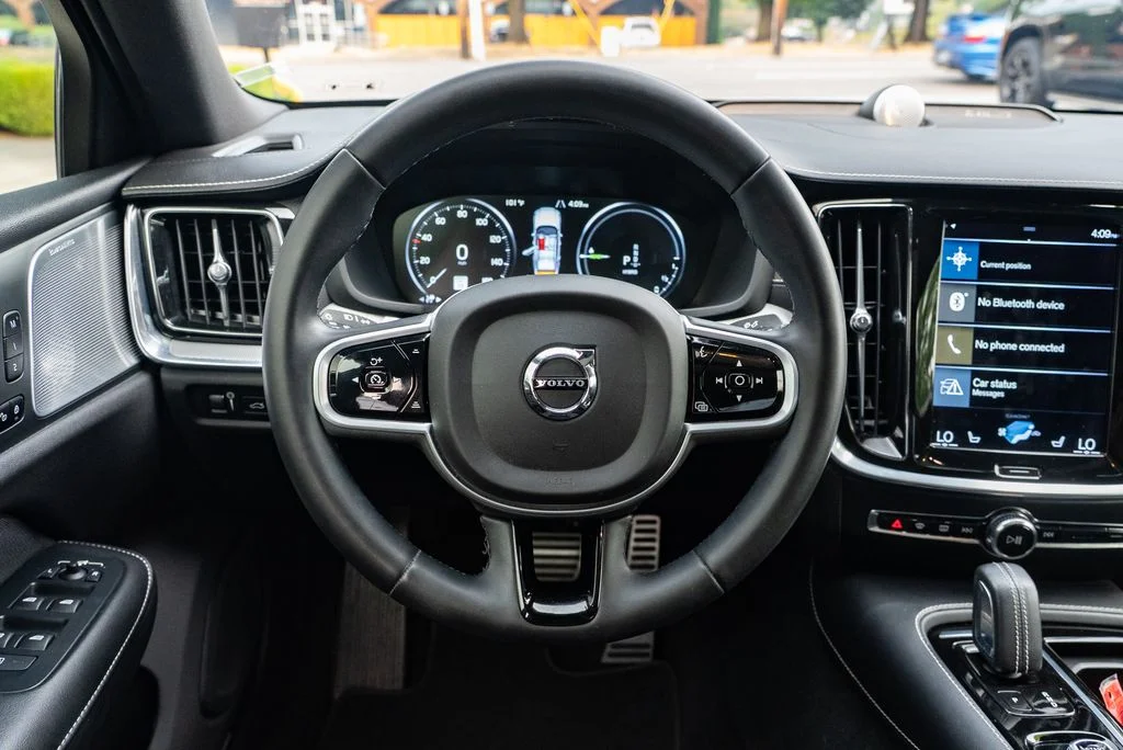 Used 2022 White Volvo T8 R-Design image 13