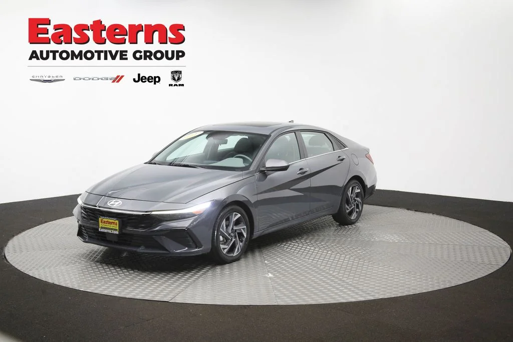 Used 2025 Gray Hyundai SEL Convenience image 56