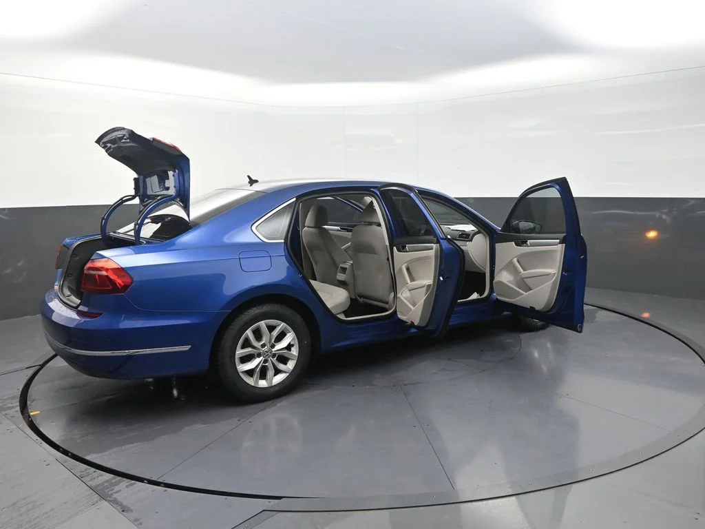 Used 2017 Blue Volkswagen 1.8T S image 37