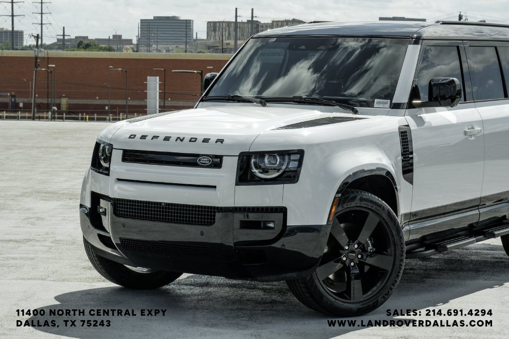 Used 2026 Fuji White Land Rover V8 image 3