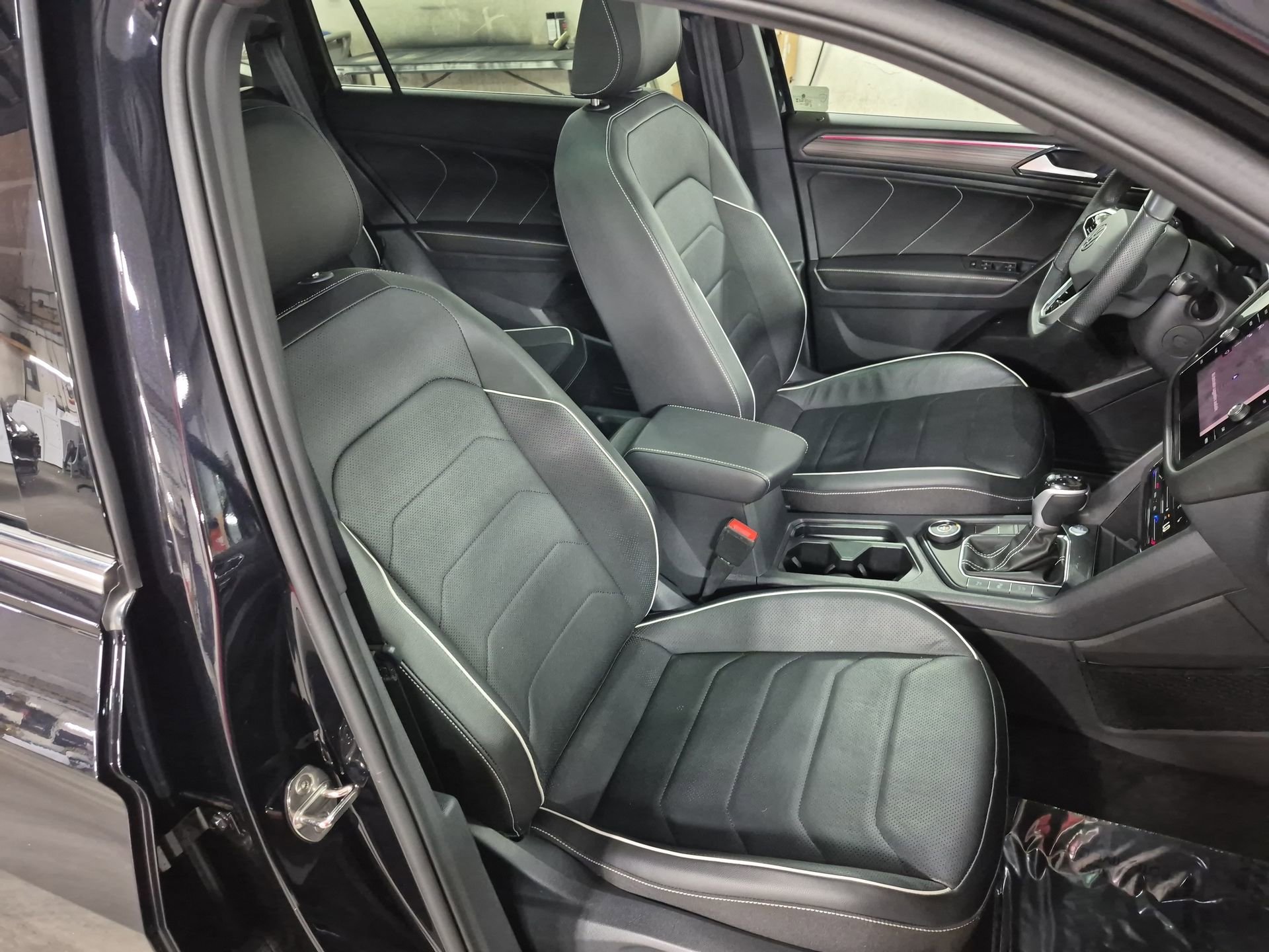 Used 2024 Black Volkswagen 2.0T SEL R-Line image 29
