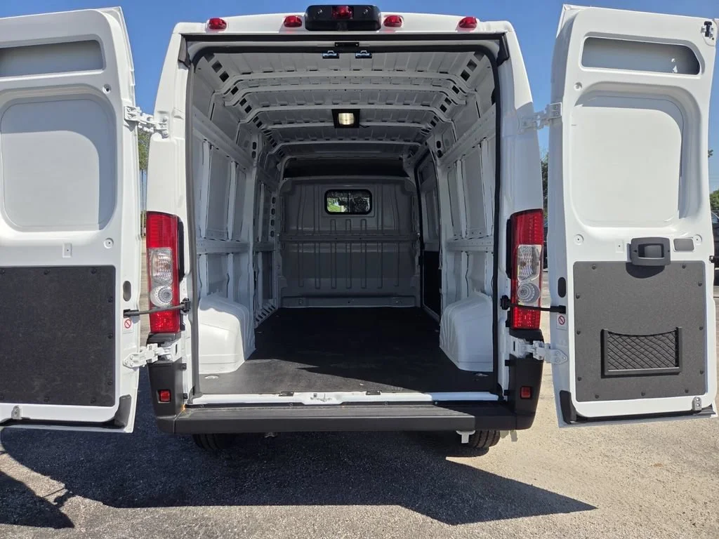 New 2026 Bright White Clearcoat RAM Tradesman image 15