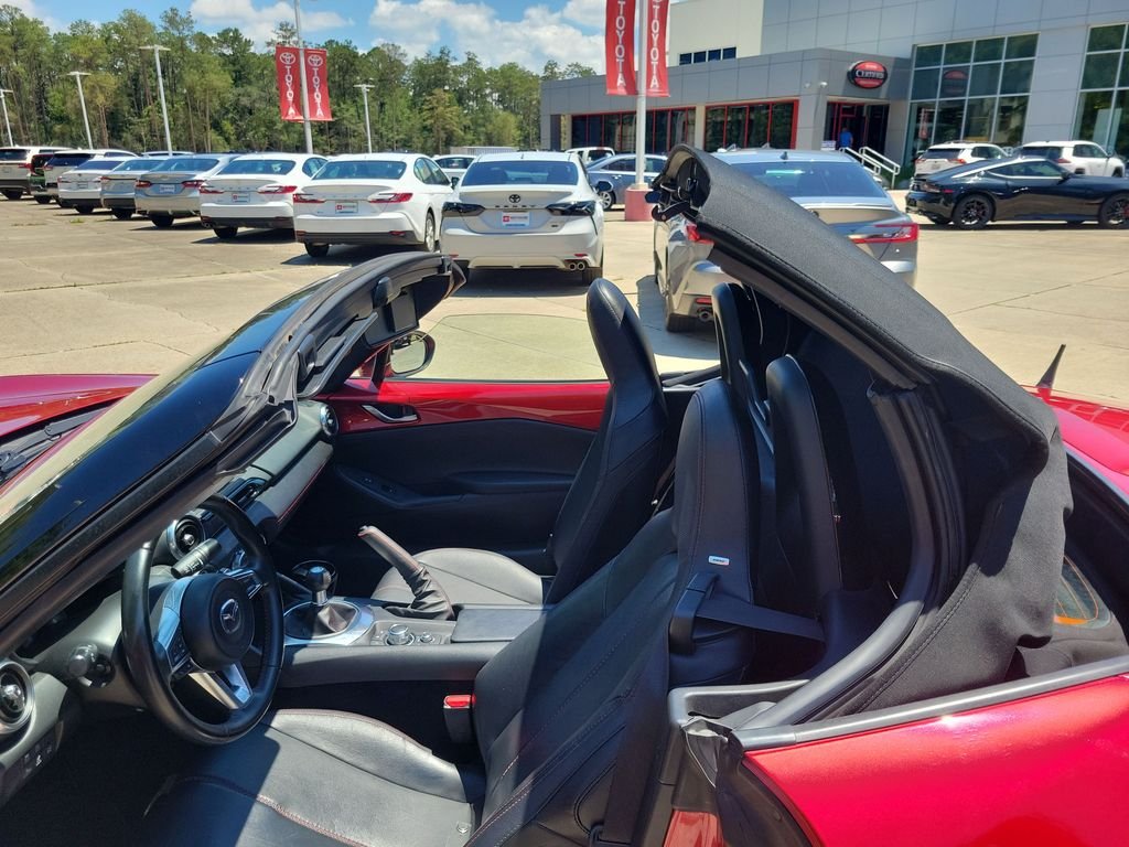 Used 2017 Red Mazda Grand Touring image 27