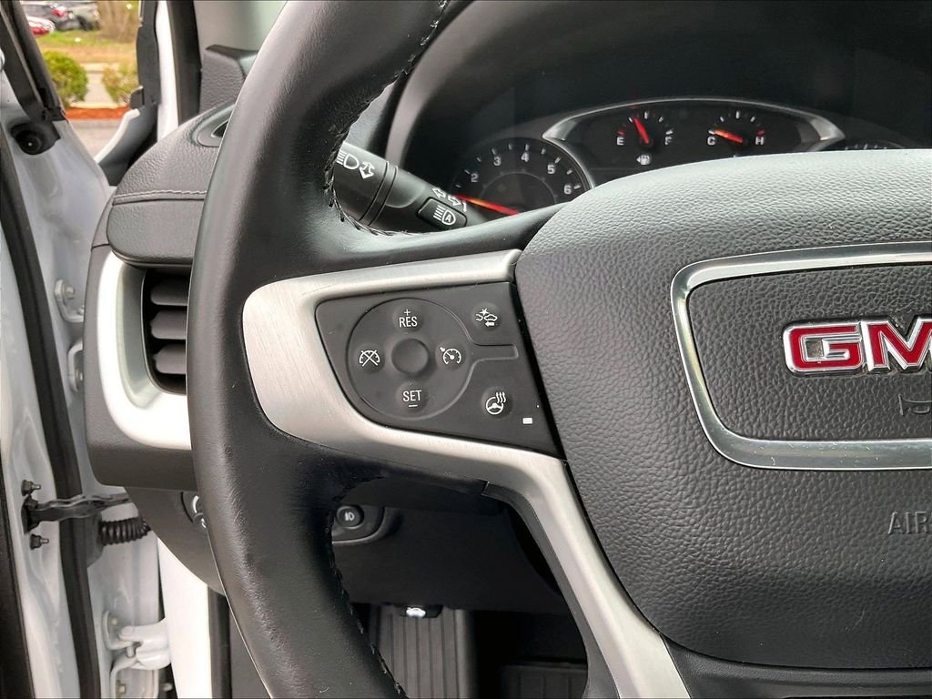 Used 2022 White GMC SLT image 22