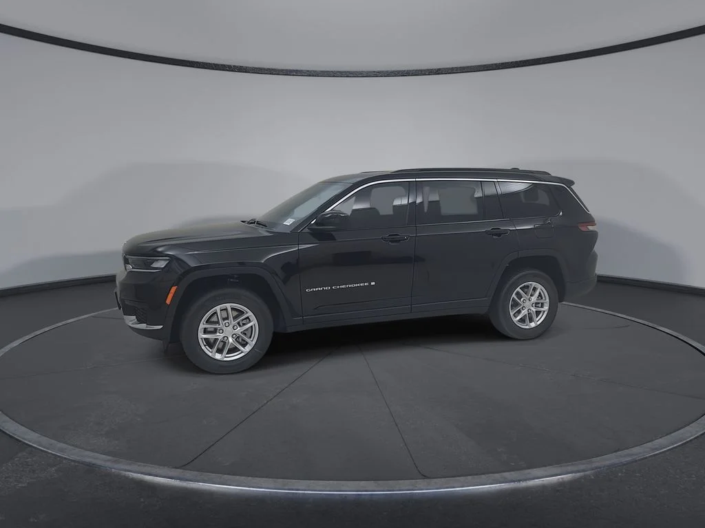 New 2026 Diamond Black Crystal Pearlcoat Jeep Laredo X image 8