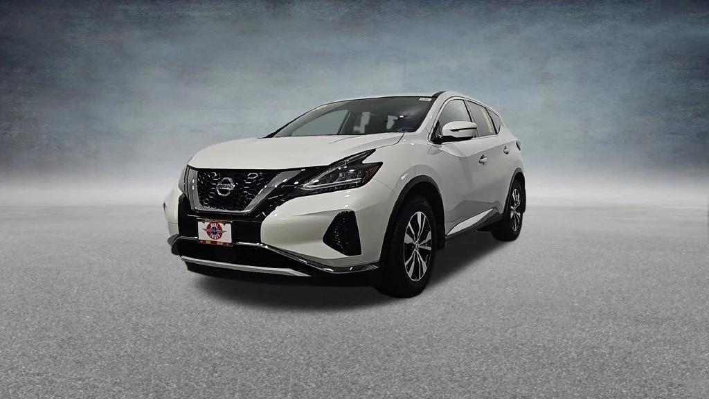 Used 2019 White Nissan S image 1