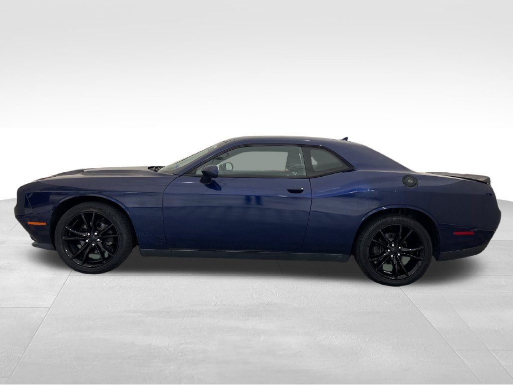 Used 2016 Blue Dodge SXT image 2