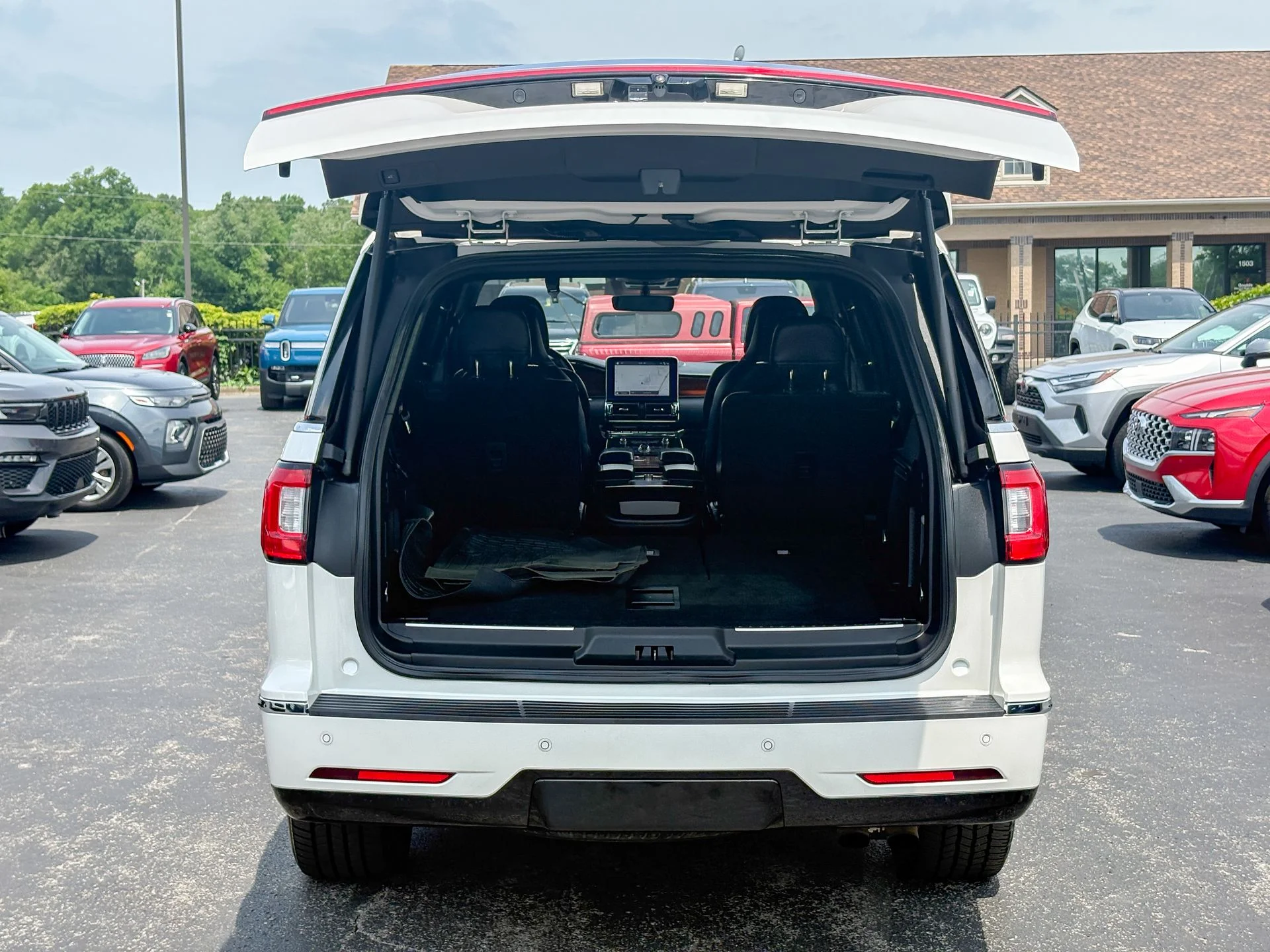 Used 2019 White Lincoln Reserve image 41