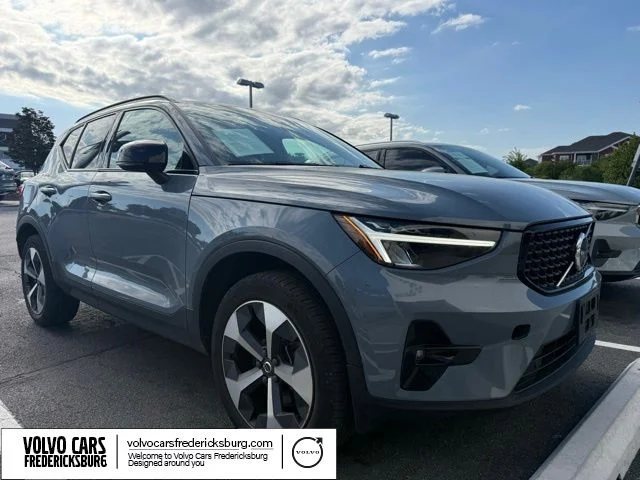 2023 Volvo XC40 B5 Plus Dark AWD's photo