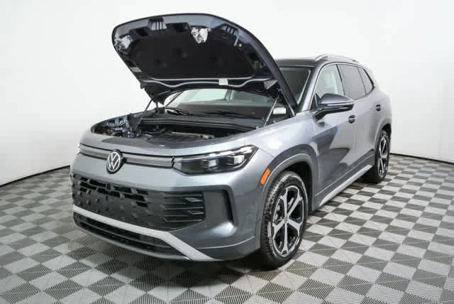 New 2026 Platinum Gray Metallic Volkswagen SE image 31