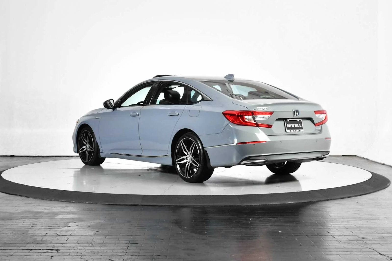 Used 2022 Sonic Gray Pearl Honda Touring image 4