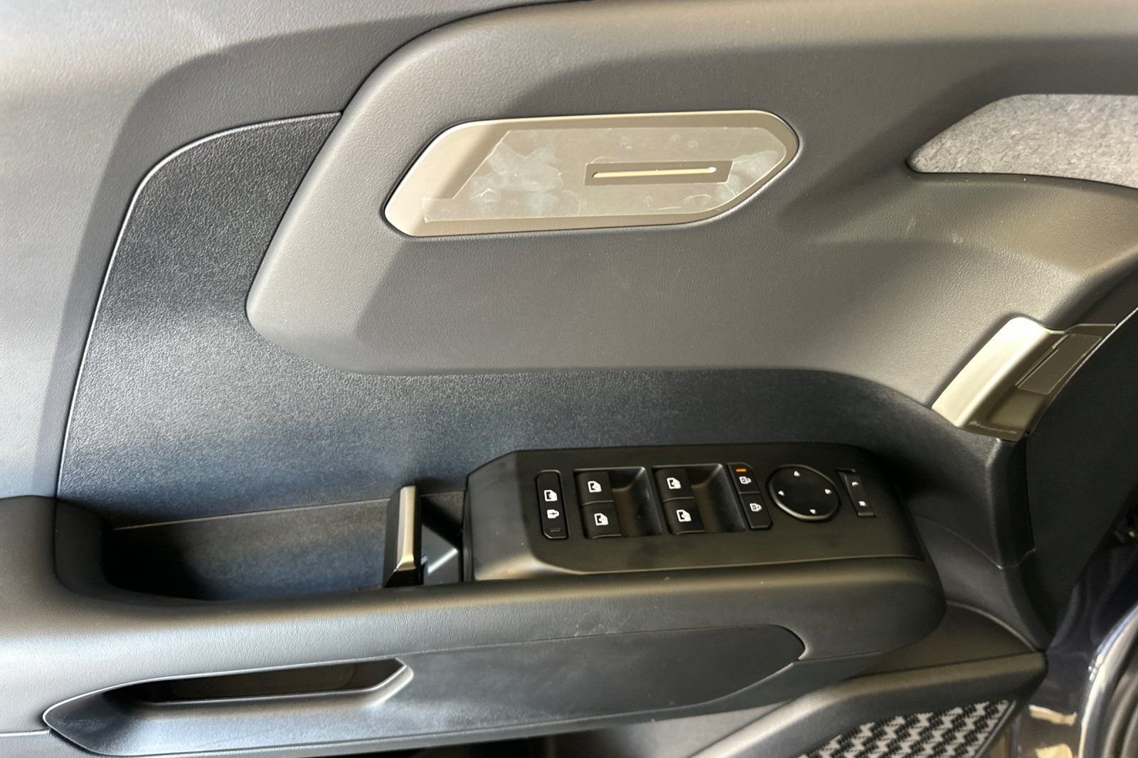 Used 2027 Gray Kia LX image 11