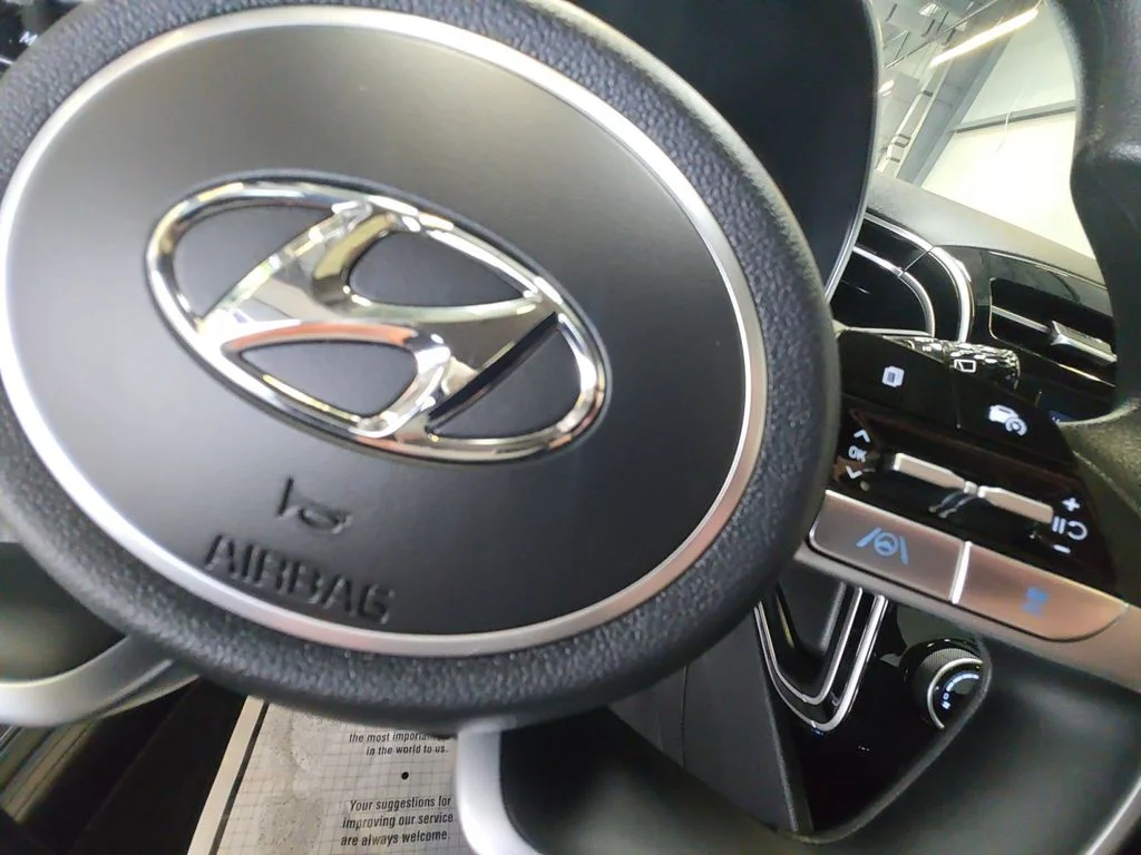 Used 2023 Silver Hyundai SEL image 25