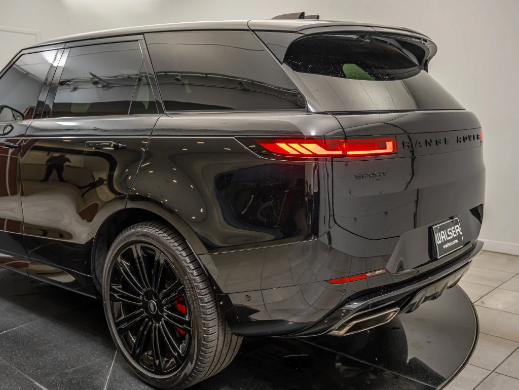 Used 2024 Black Land Rover Dynamic SE image 18