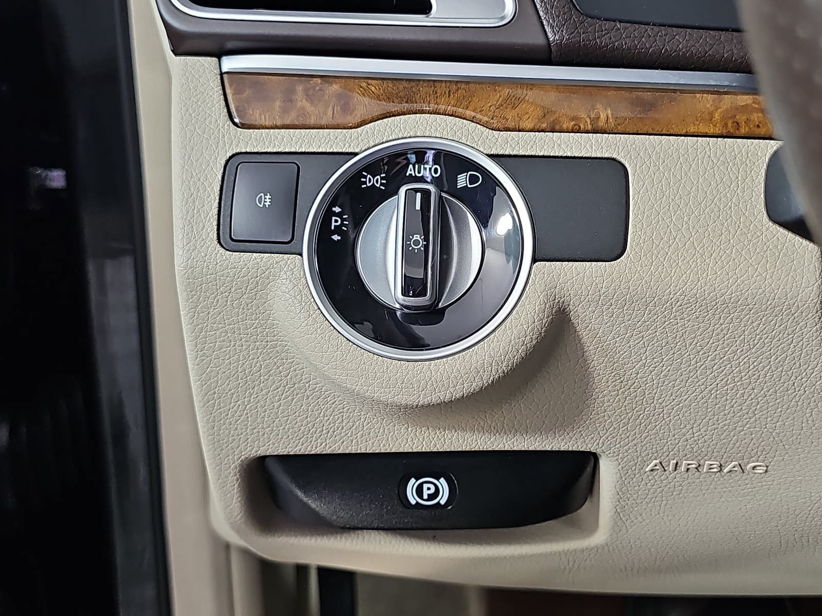 Used 2016 Black Mercedes-Benz E 400 image 24