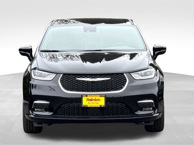 New 2026 Diamond Black Crystal Pearl-Coat Exterior Paint Chrysler Select image 3