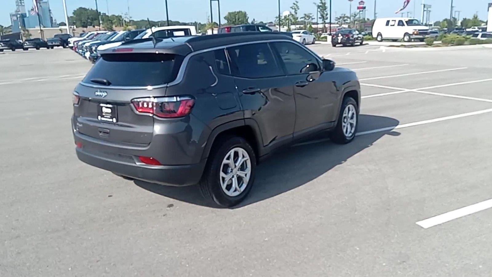 Used 2024 Gray Jeep Latitude 4x4 image 8