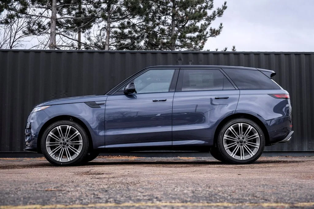 New 2026 Varesine Blue Land Rover Dynamic SE image 3