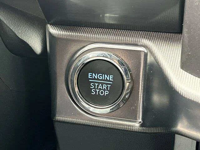 Used 2025 Silver Ford LARIAT image 21