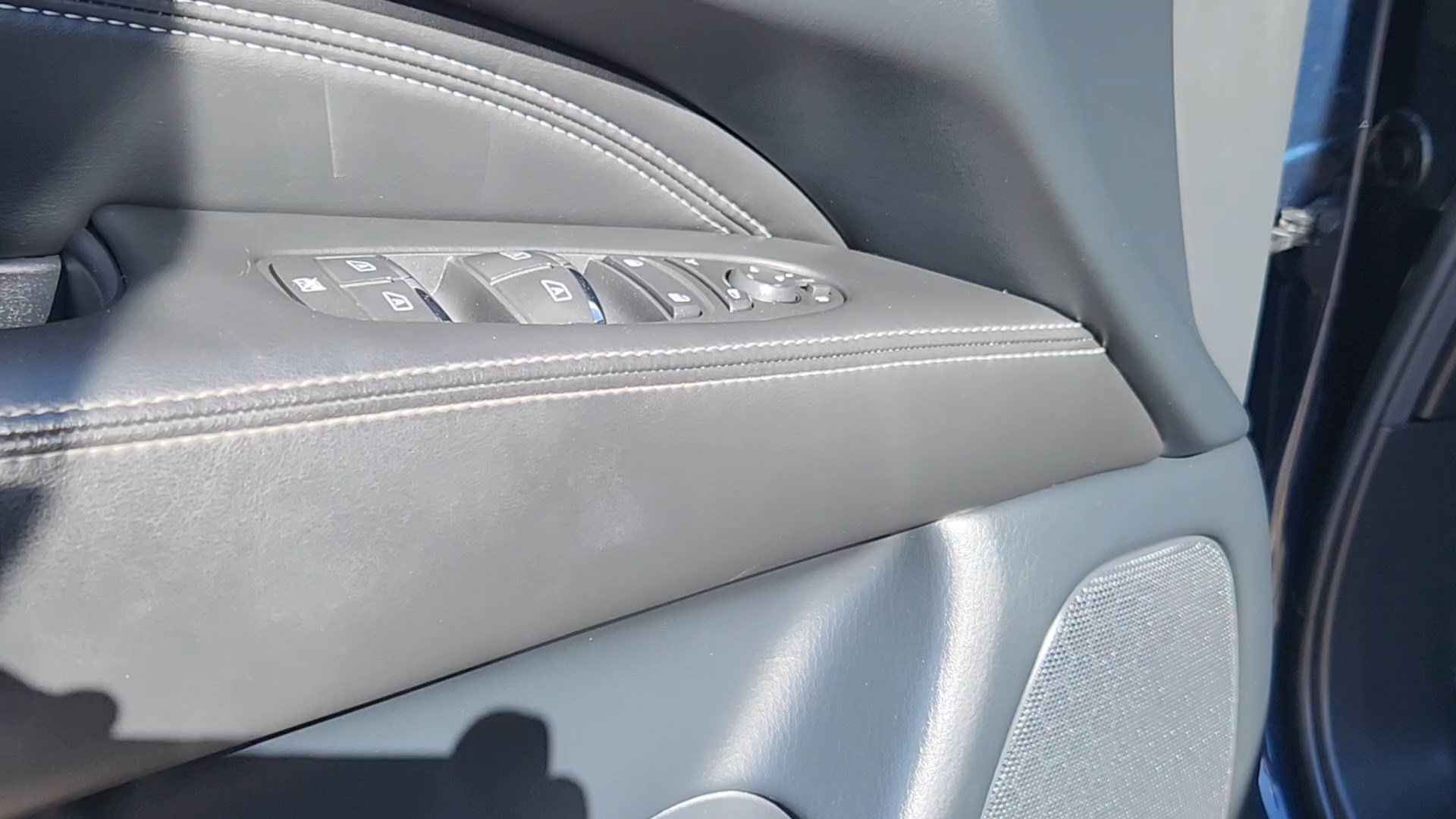 Used 2020 Hermosa Blue INFINITI LUXE image 23