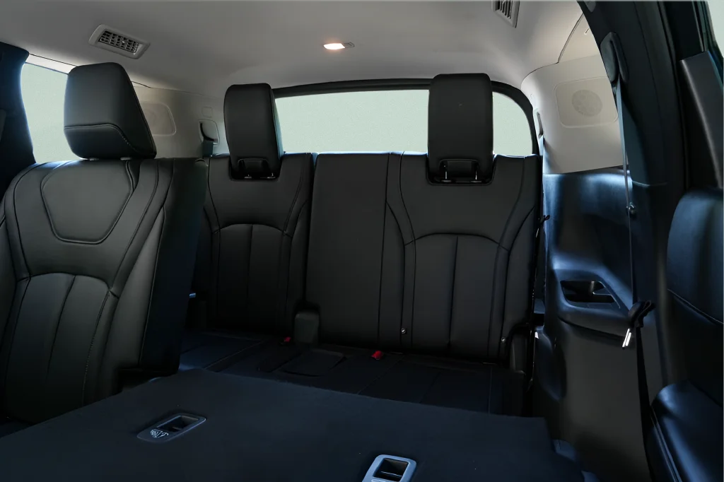 Used 2024 White INFINITI LUXE image 38