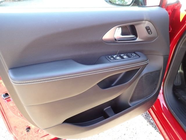 New 2026 Red Hot Pearl-Coat Exterior Paint Chrysler Select image 16